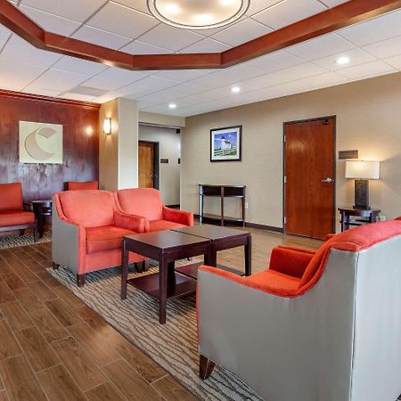 אסקנבה Comfort Suites מראה חיצוני תמונה