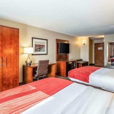 אסקנבה Comfort Suites מראה חיצוני תמונה