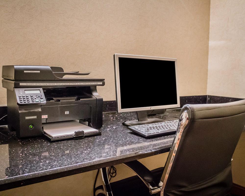 אסקנבה Comfort Suites מראה חיצוני תמונה