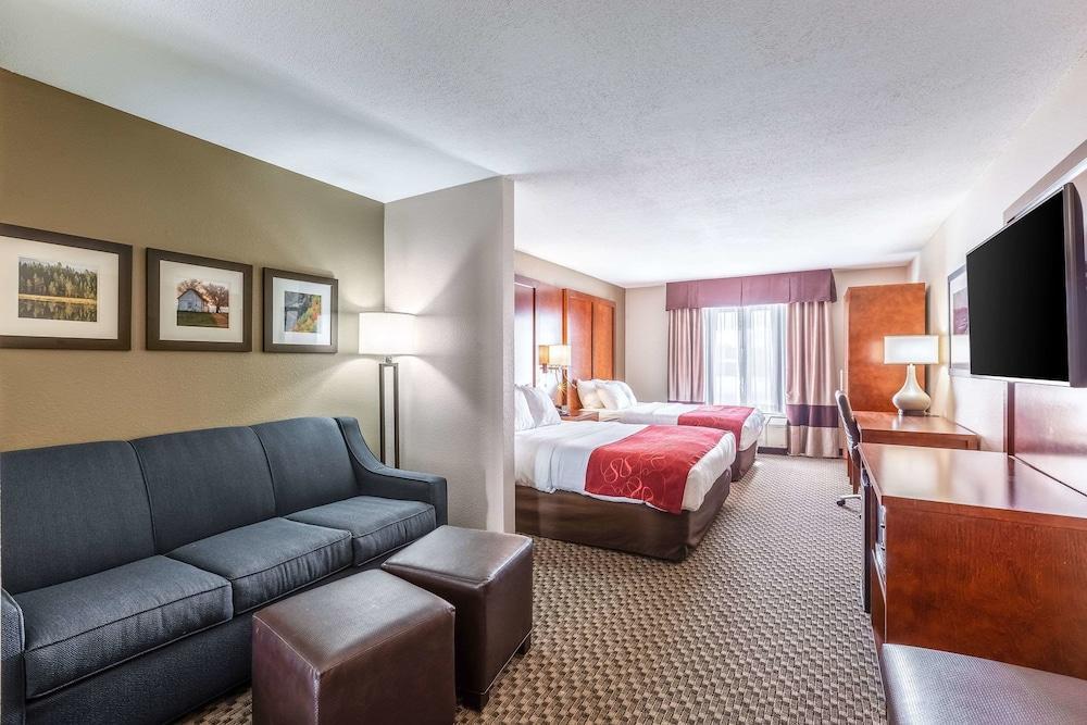 אסקנבה Comfort Suites מראה חיצוני תמונה