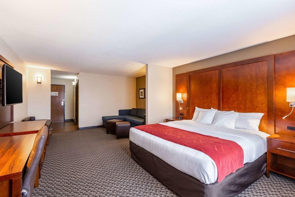 אסקנבה Comfort Suites מראה חיצוני תמונה