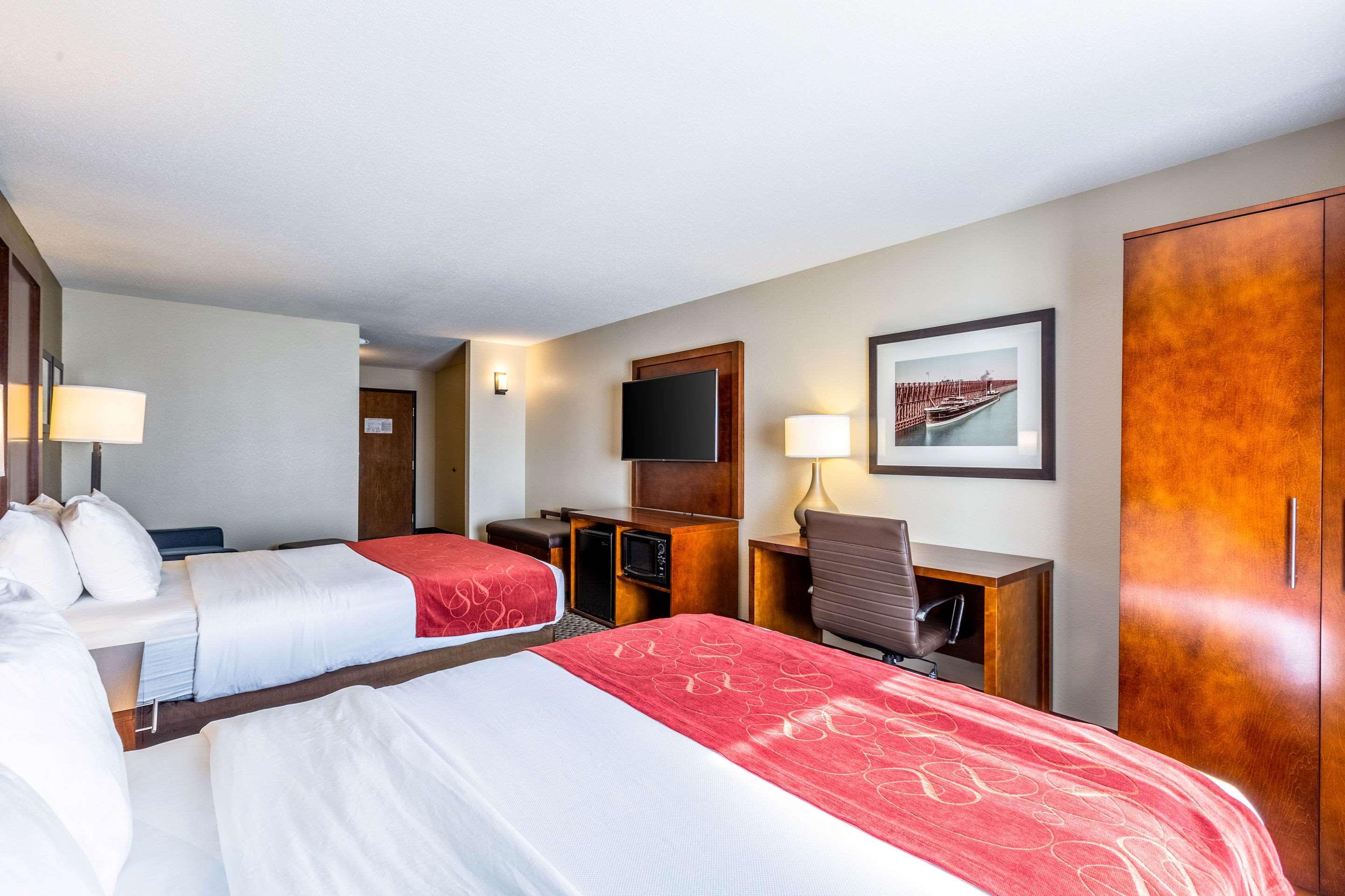 אסקנבה Comfort Suites מראה חיצוני תמונה