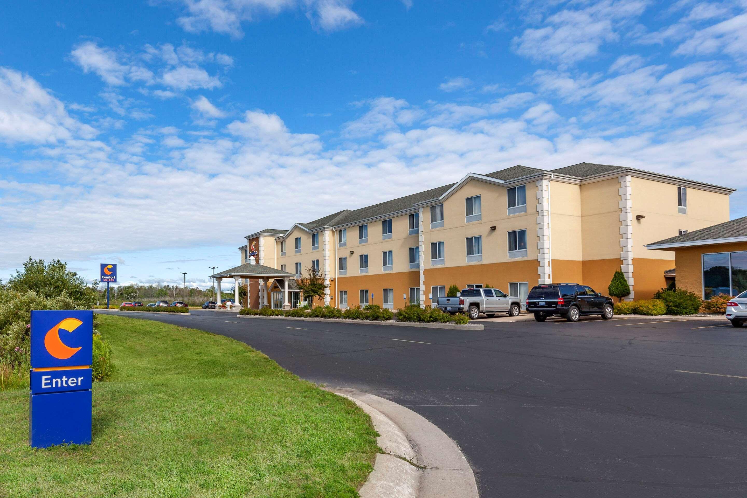 אסקנבה Comfort Suites מראה חיצוני תמונה