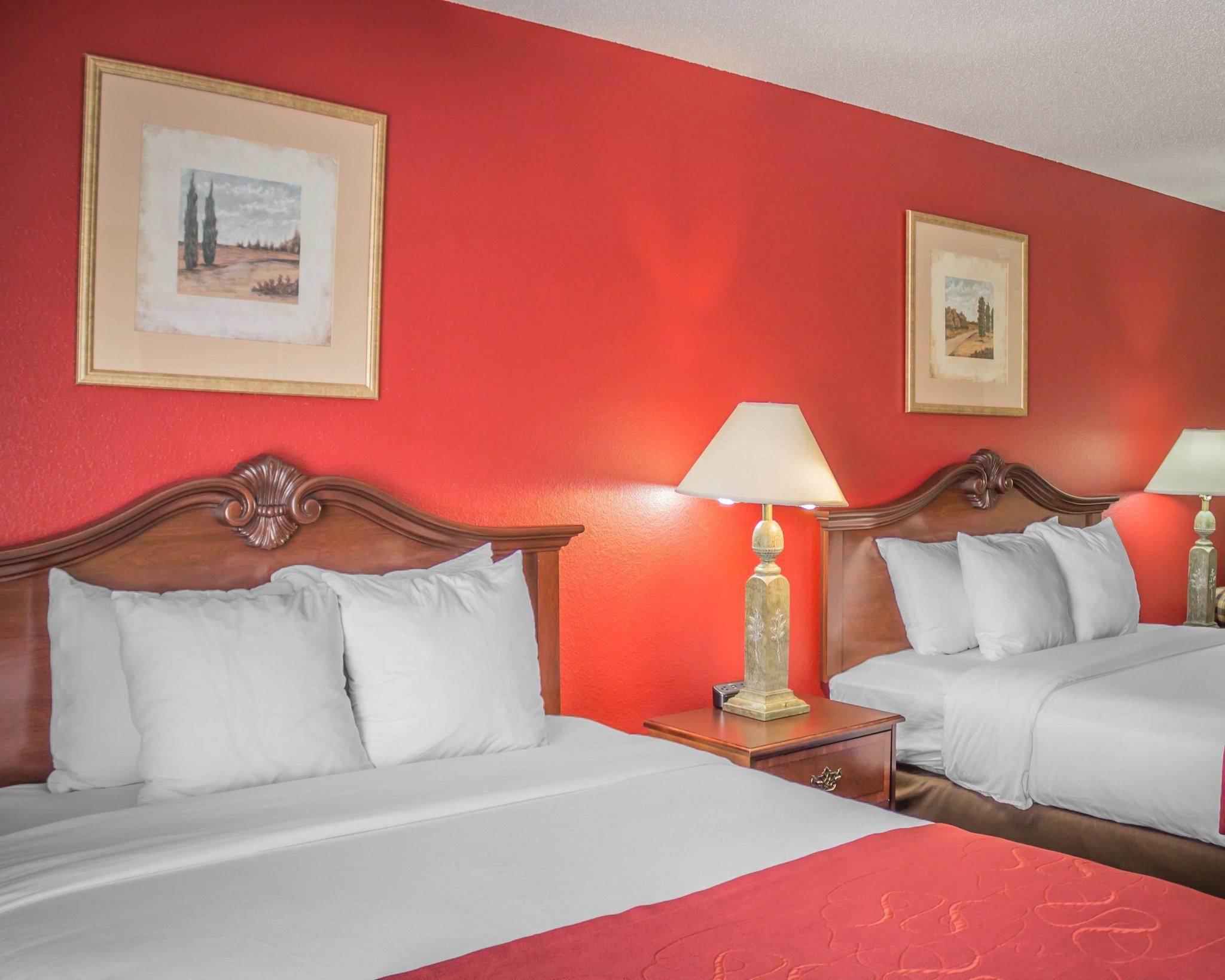 אסקנבה Comfort Suites מראה חיצוני תמונה