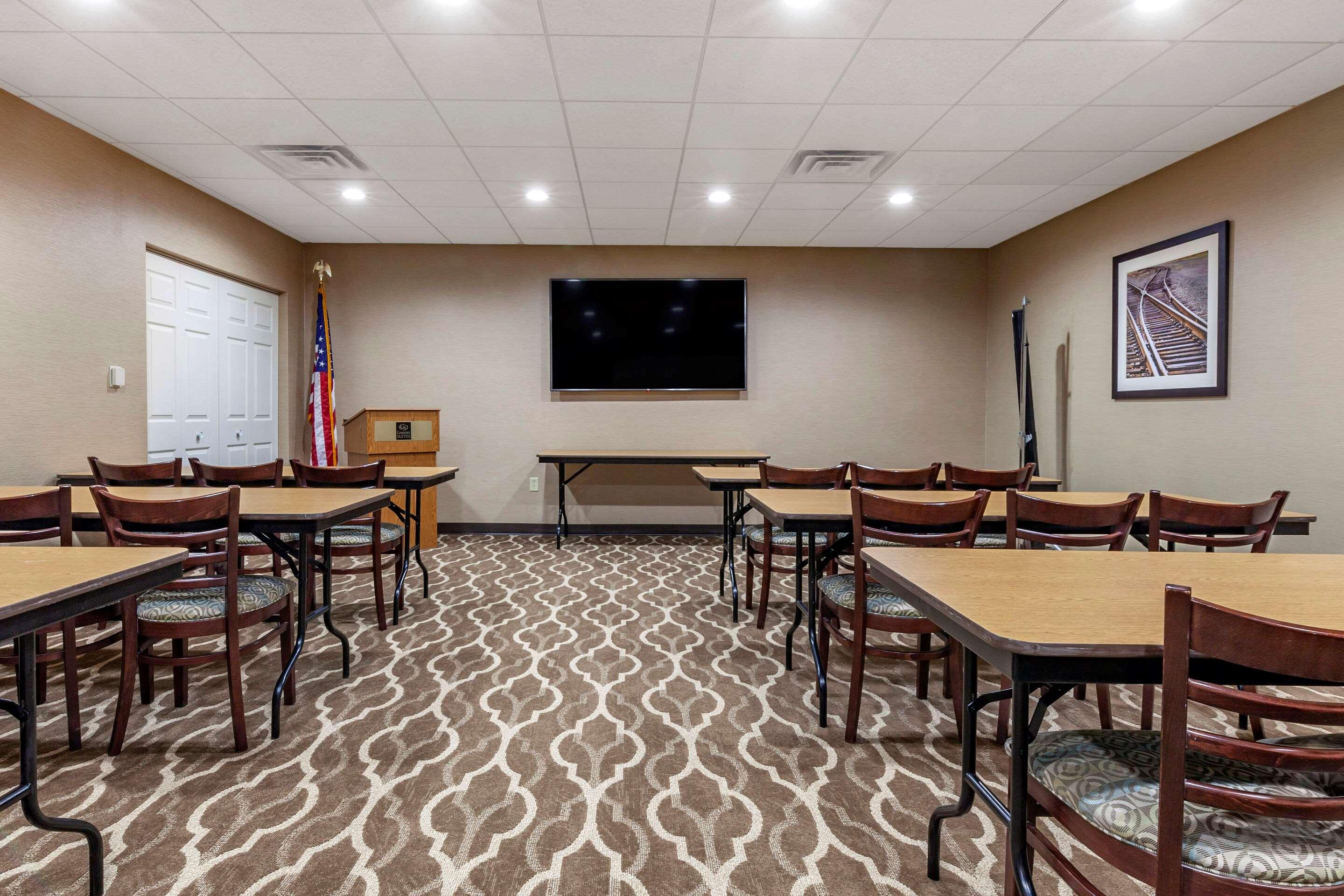 אסקנבה Comfort Suites מראה חיצוני תמונה