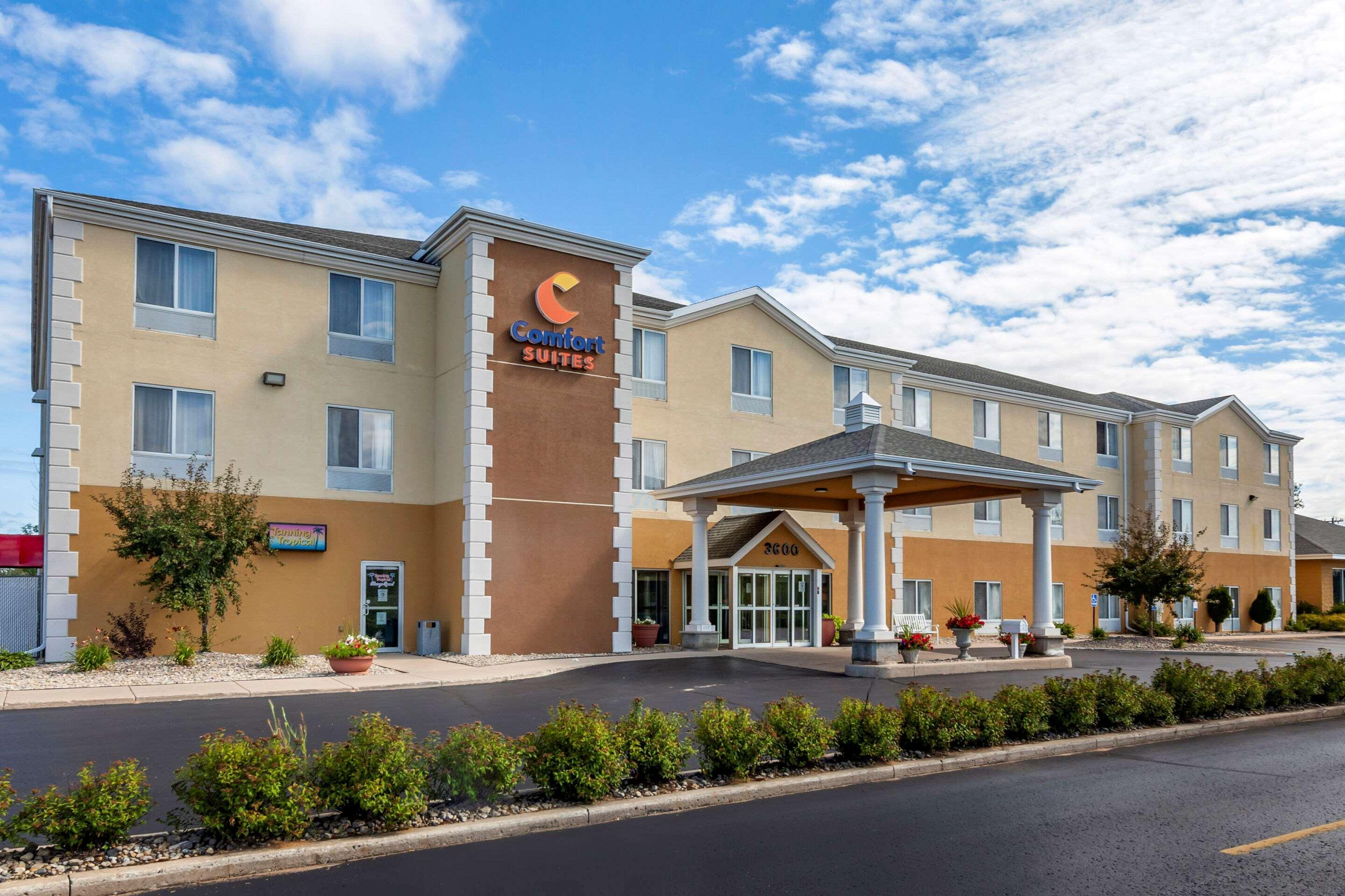 אסקנבה Comfort Suites מראה חיצוני תמונה