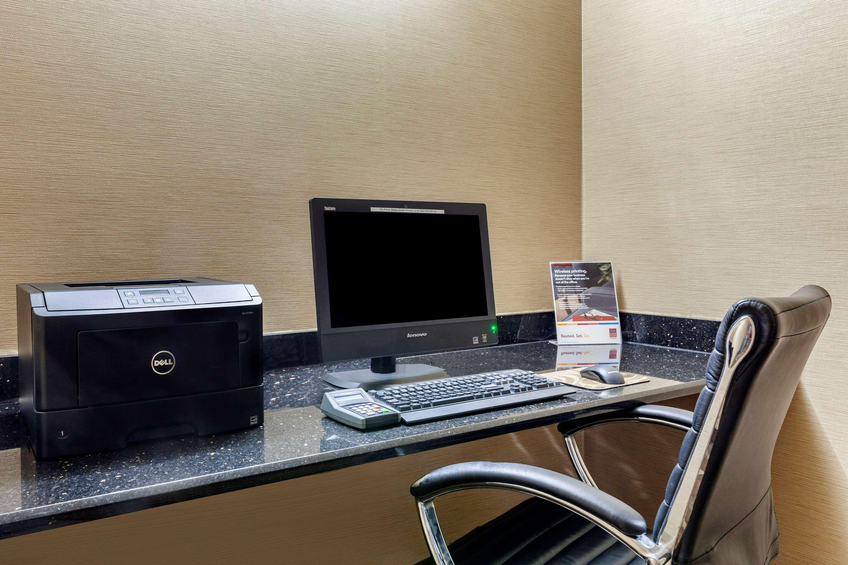 אסקנבה Comfort Suites מראה חיצוני תמונה