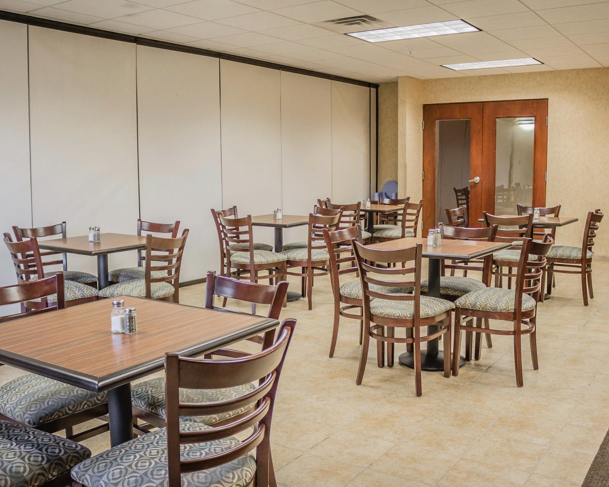 אסקנבה Comfort Suites מראה חיצוני תמונה