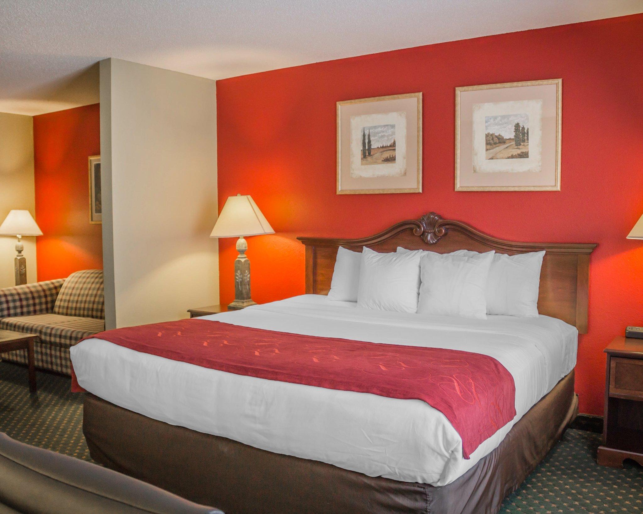 אסקנבה Comfort Suites מראה חיצוני תמונה