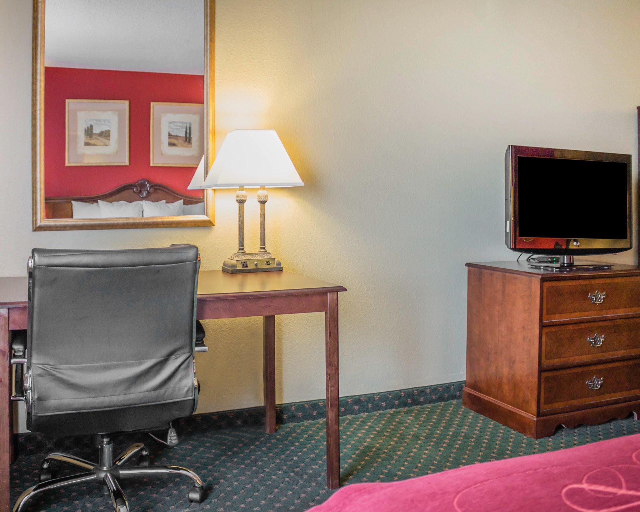 אסקנבה Comfort Suites מראה חיצוני תמונה