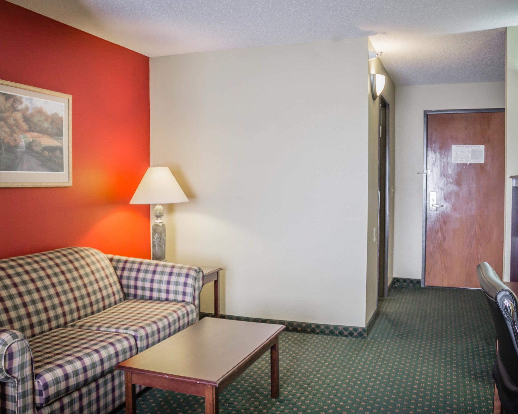 אסקנבה Comfort Suites מראה חיצוני תמונה
