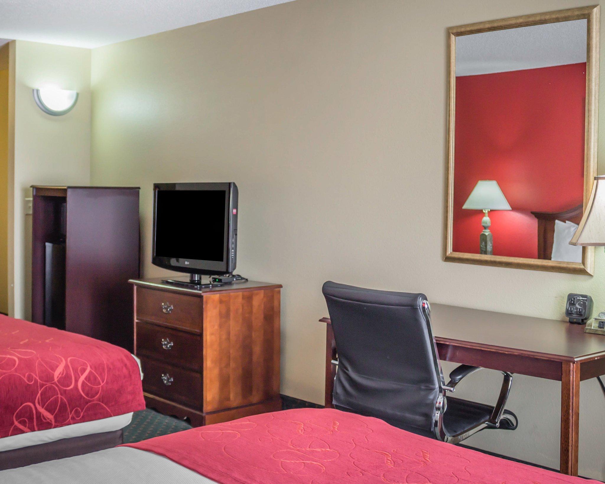 אסקנבה Comfort Suites מראה חיצוני תמונה