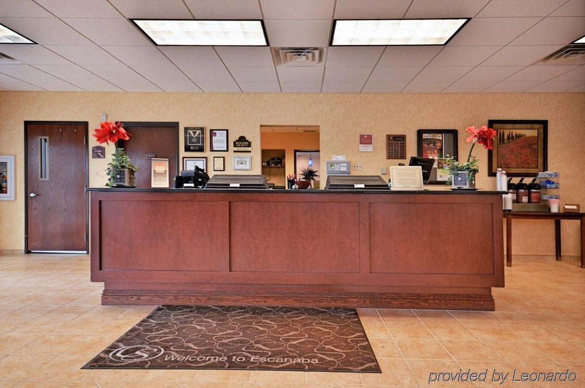 אסקנבה Comfort Suites מראה חיצוני תמונה