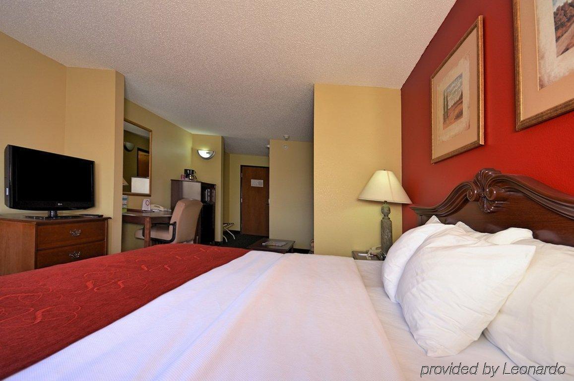 אסקנבה Comfort Suites מראה חיצוני תמונה