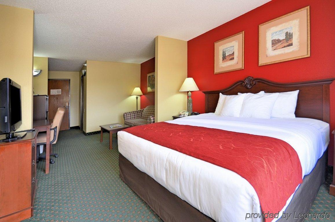 אסקנבה Comfort Suites מראה חיצוני תמונה
