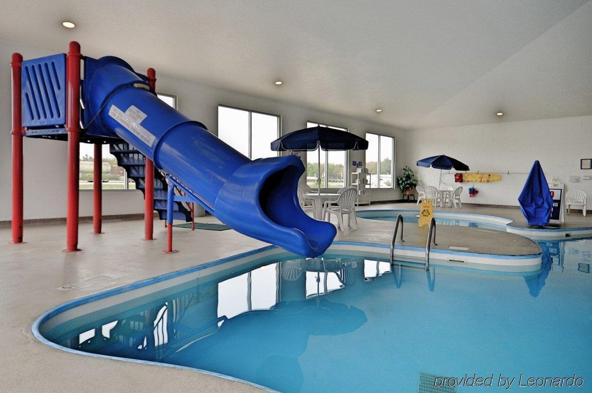 אסקנבה Comfort Suites מראה חיצוני תמונה