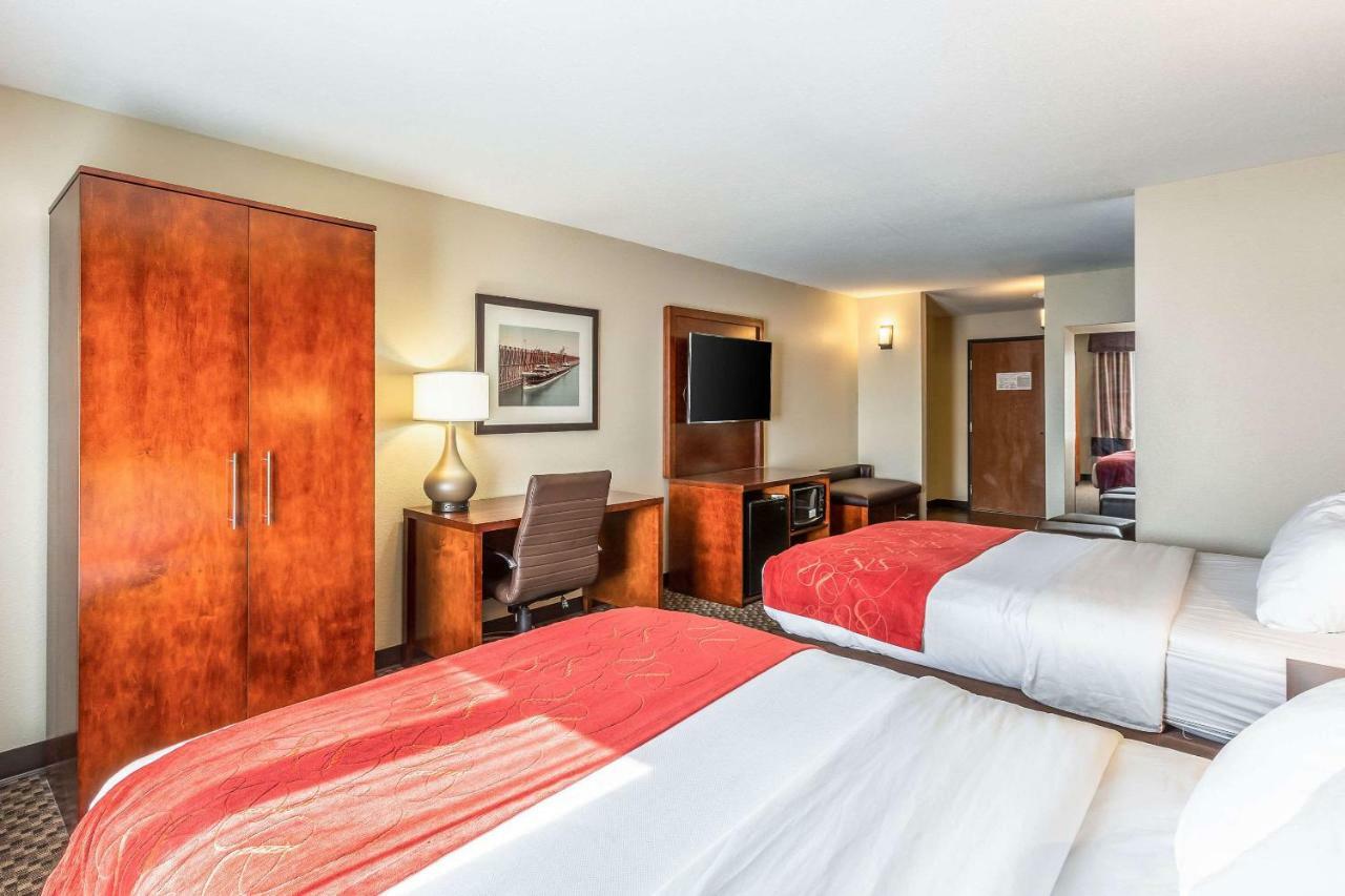 אסקנבה Comfort Suites מראה חיצוני תמונה