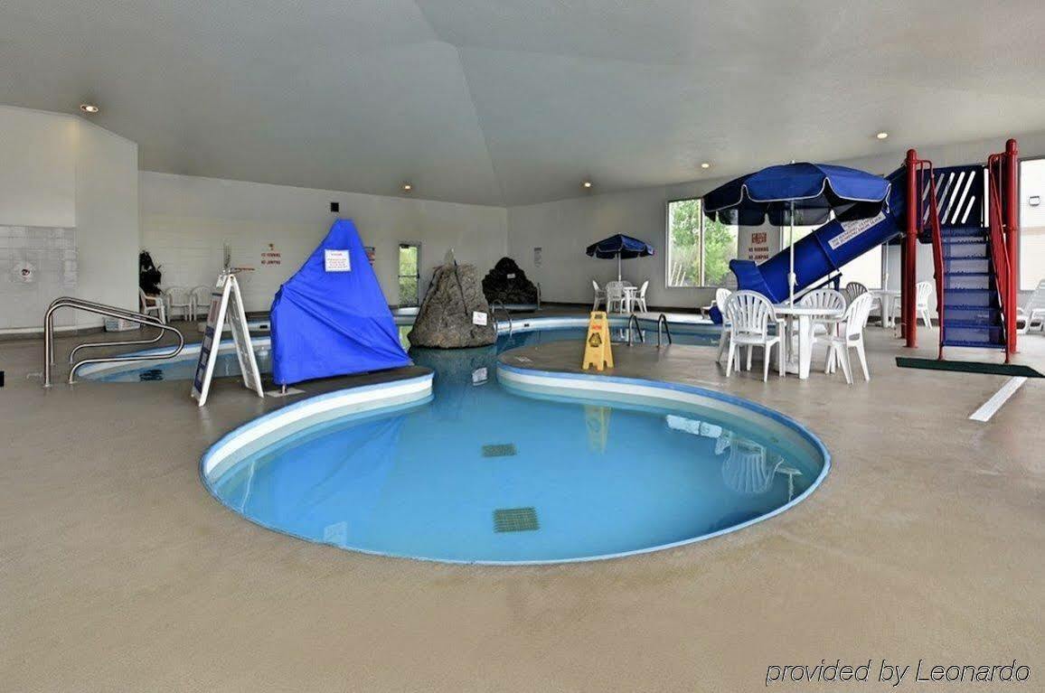 אסקנבה Comfort Suites מראה חיצוני תמונה